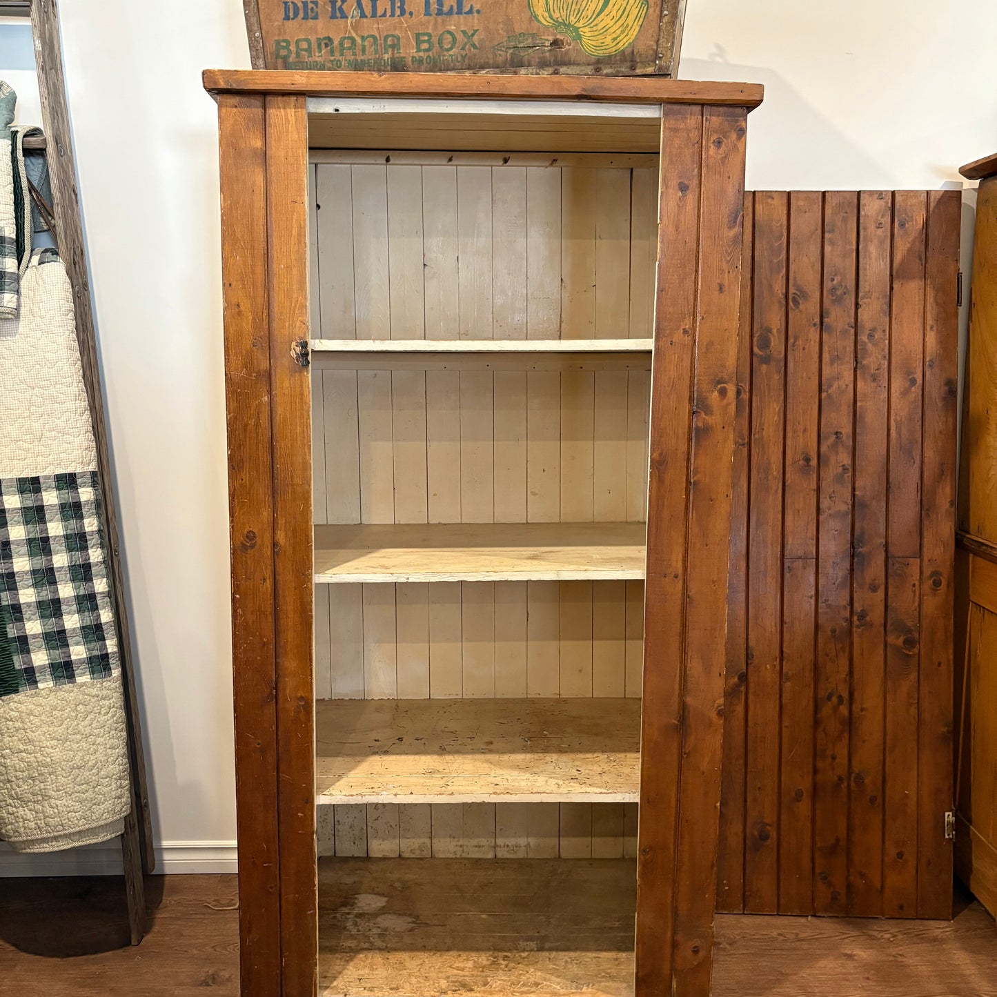 1 Door Cabinet - Door is Detached