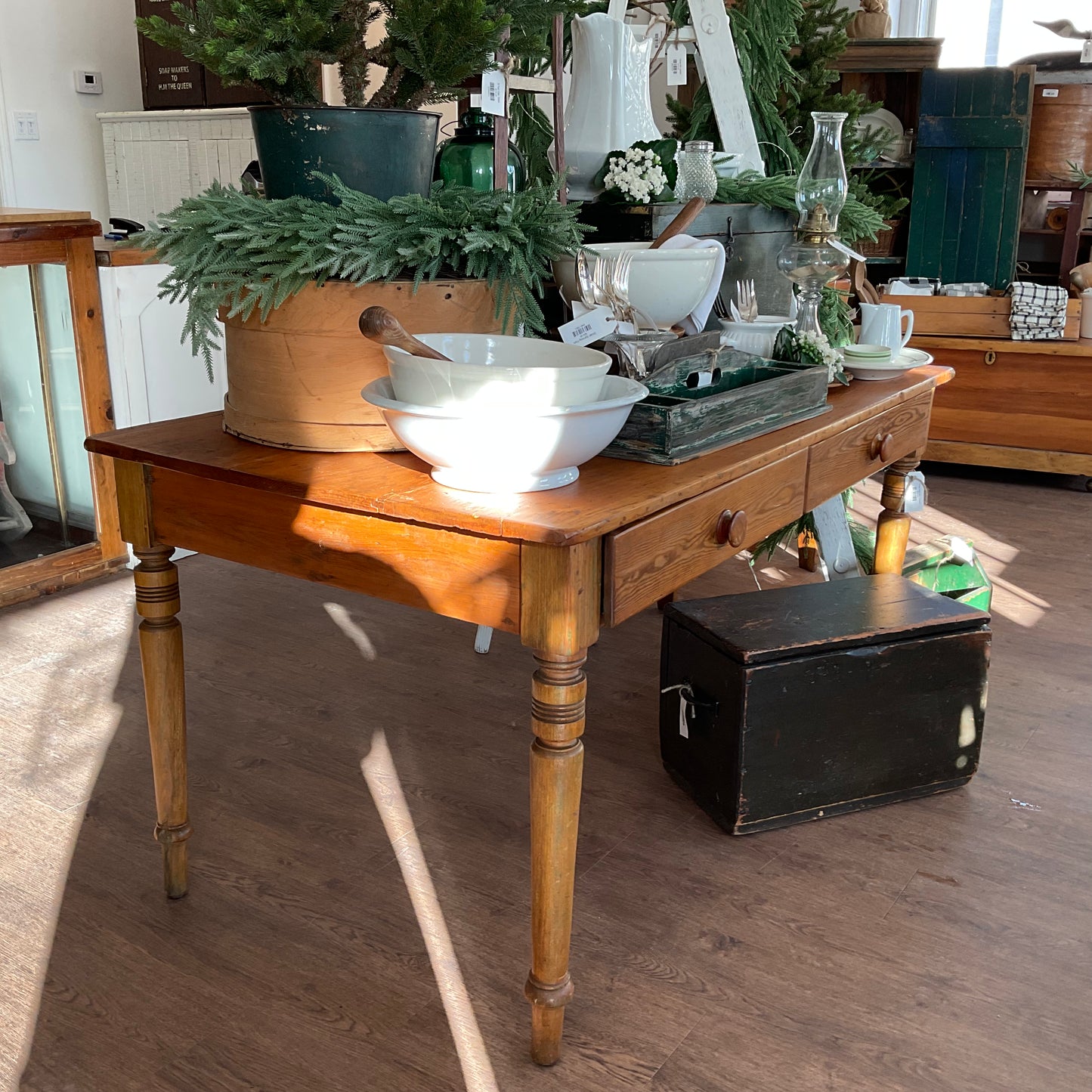 Dining Table with 2 Drawers