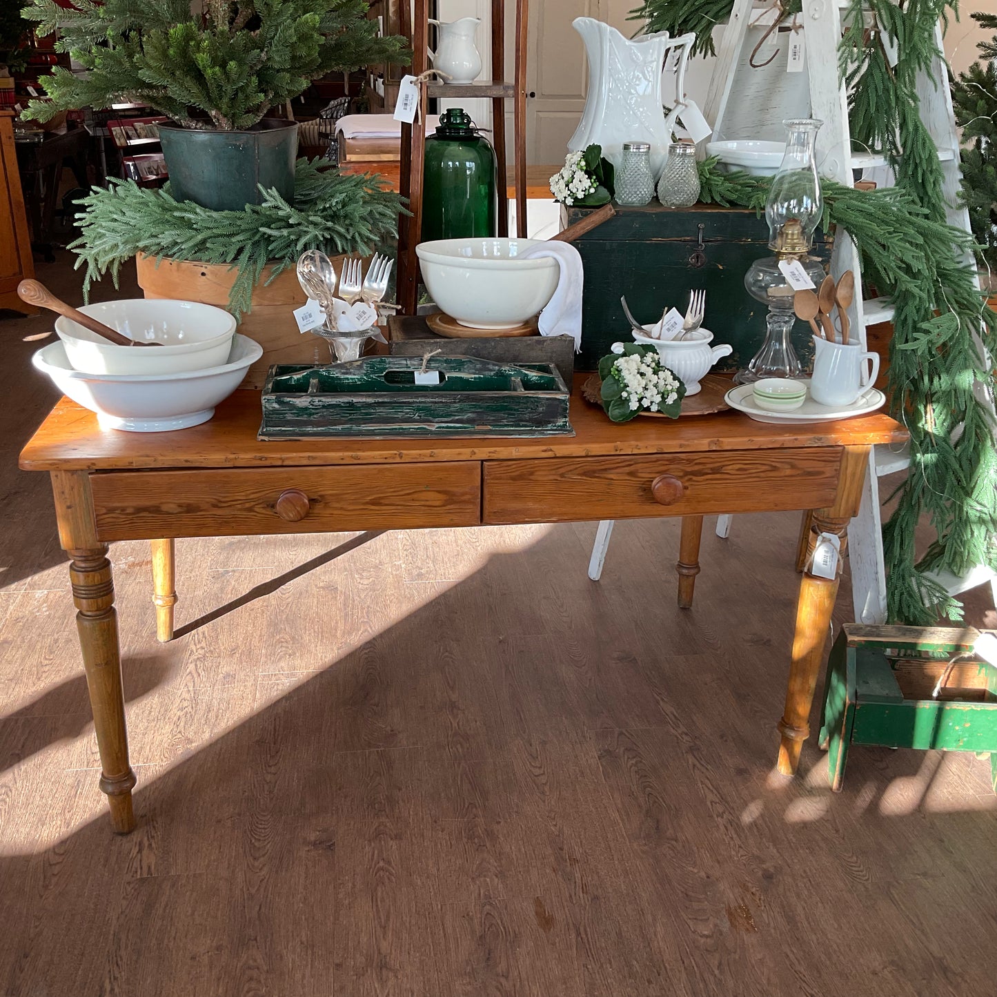 Dining Table with 2 Drawers