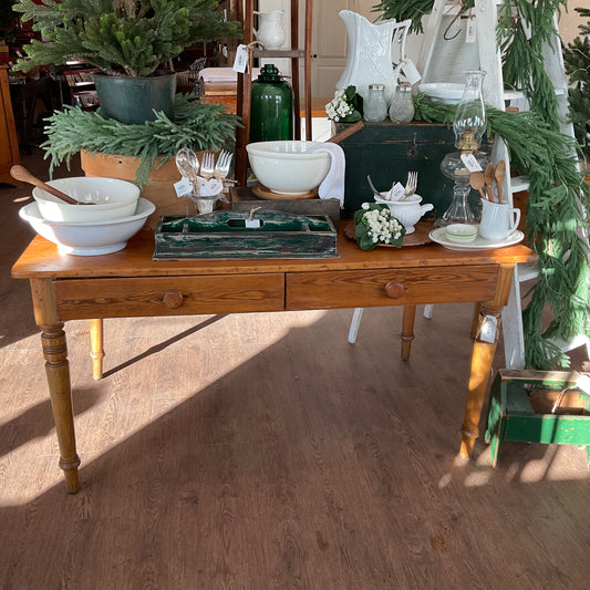 Dining Table with 2 Drawers